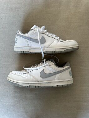 Nike Men’s Low-Top Sneakers in White and Light Gray